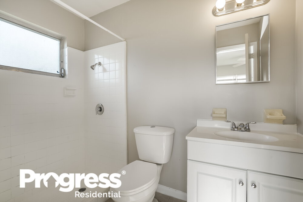 Building Photo - 344 Crestwood Ave