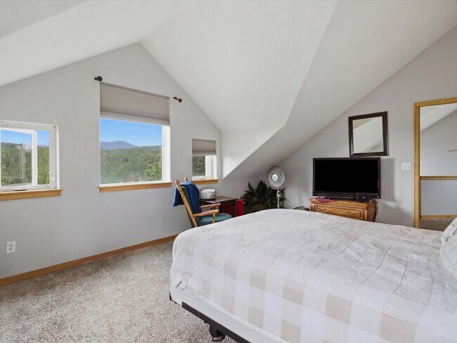 Building Photo - 117 Spruce Trail
