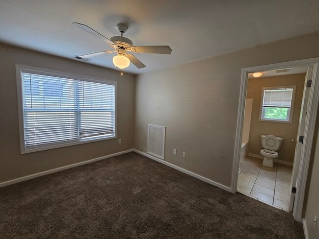 Building Photo - 2180 Lakeside Dr