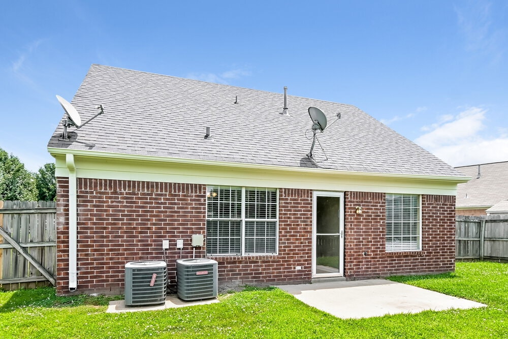 Building Photo - 5905 Kayla Dr