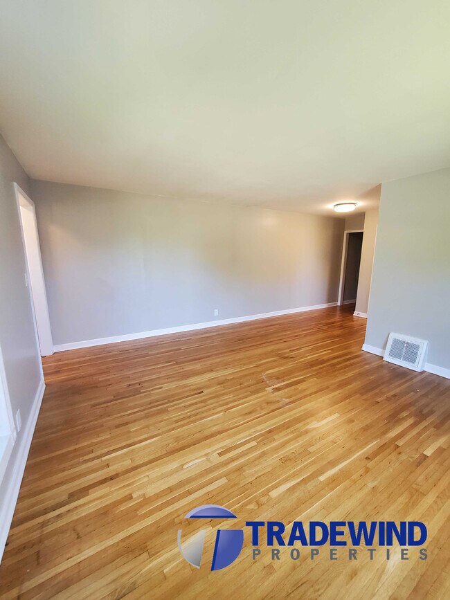 Building Photo - 1408 Lake St NE