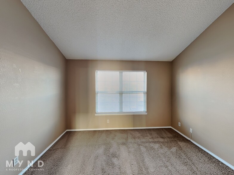 Building Photo - 3030 W Prentice Ave