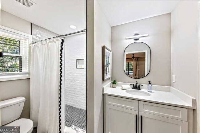 Building Photo - 527 Charing Cross Dr