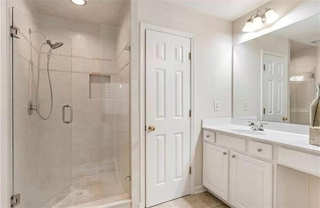 Building Photo - 932 Wendlebury Ct