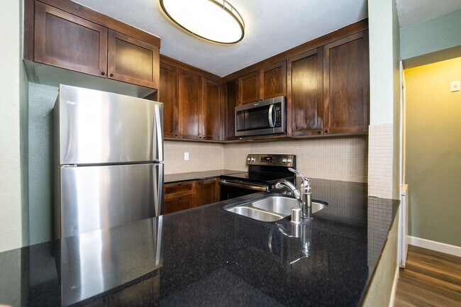 Building Photo - 3550 Lebon Dr