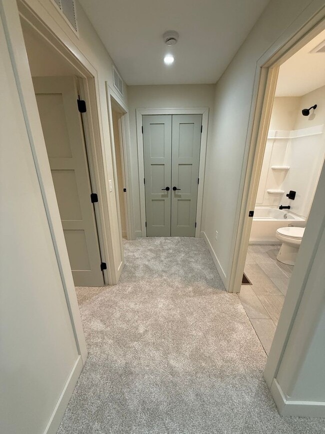 Building Photo - 6711-6715 New Town Ave.