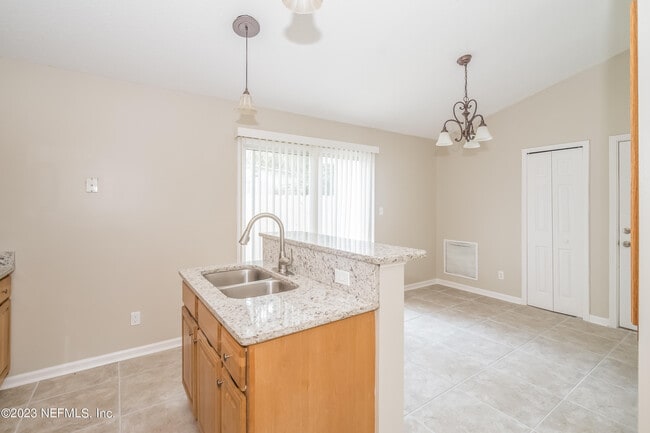 Building Photo - 10715 Ogalla Ave