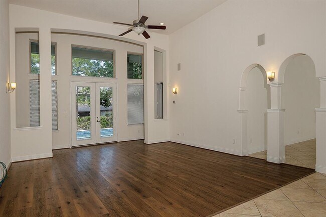 Building Photo - 46 Caprice Bend Pl