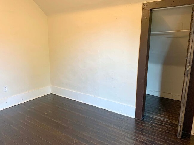 Building Photo - 318-320 W Myrtle