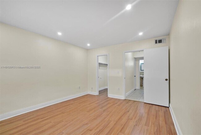 Building Photo - 9392 SW 77th Ave