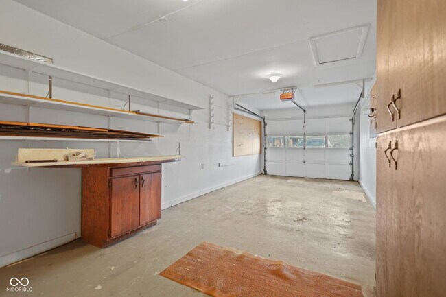 Building Photo - 8856 Moll Dr