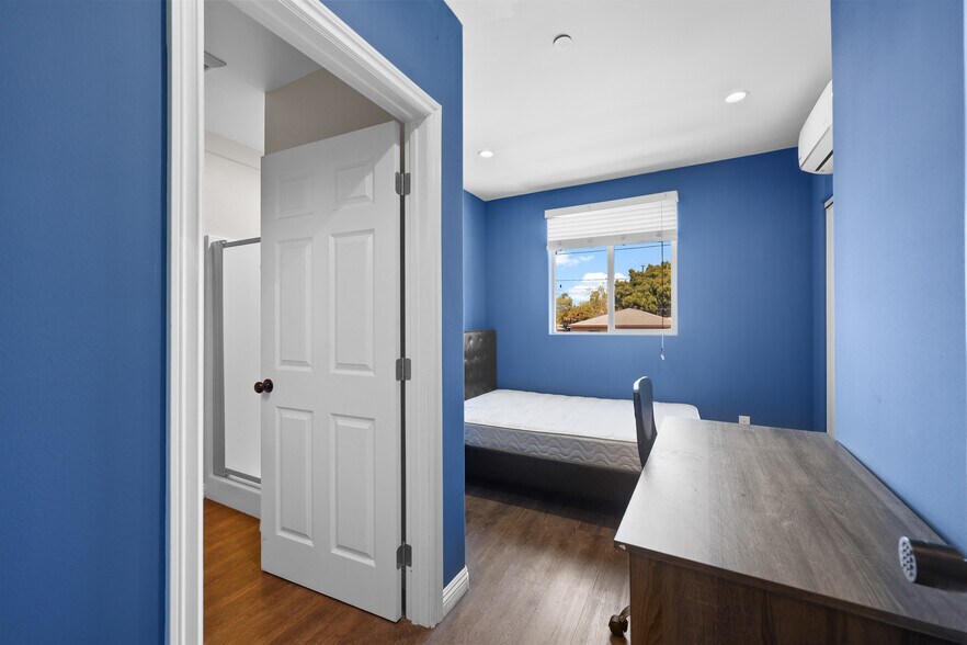 Building Photo - 1168 1/2 W 24th St