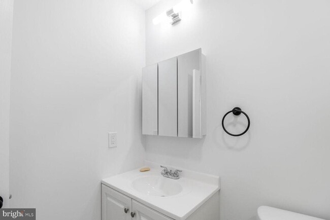 Building Photo - 530 Laurens St