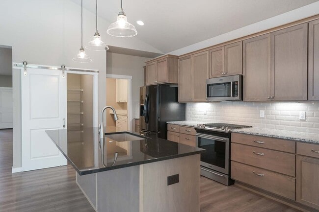 Building Photo - Elegant and Pristine Post Falls Home