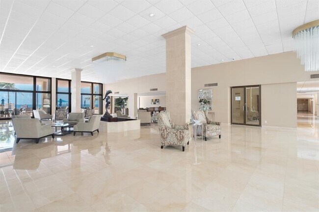 Building Photo - 1149 Hillsboro Mile