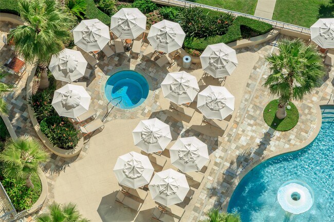 Building Photo - 801 E Beach Dr