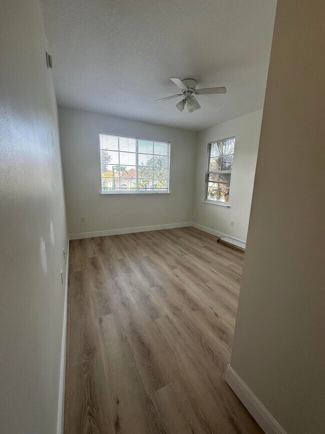 Building Photo - 9905 Baywinds Blvd