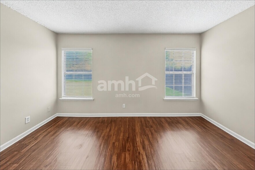 Building Photo - 12612 Ashglen Dr N