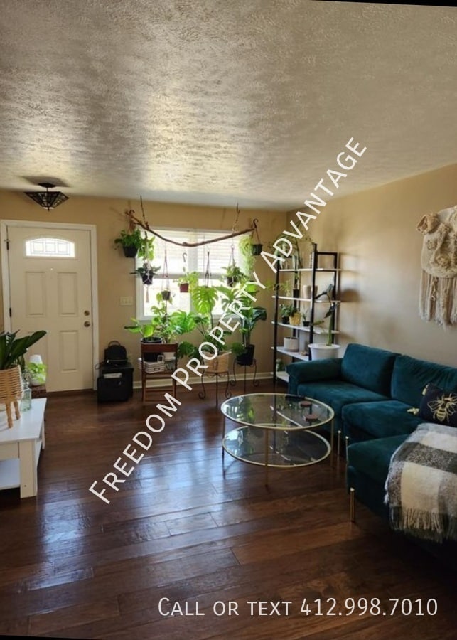 Building Photo - 353 Clavale St