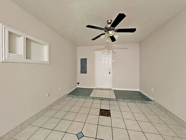 Building Photo - No Application Fees* $250 off 1st Months R...