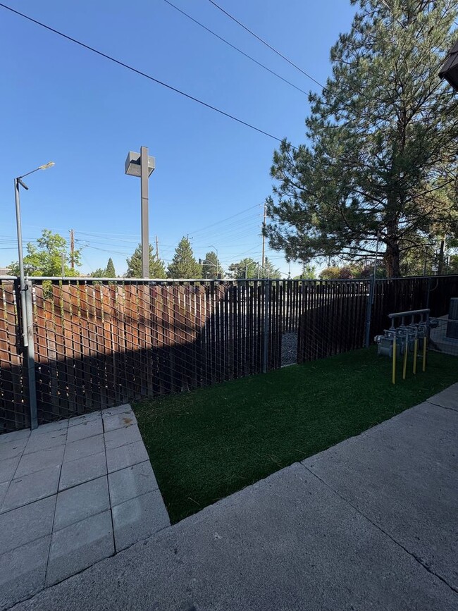 Building Photo - No Utilities Studio apartment with full Ki...