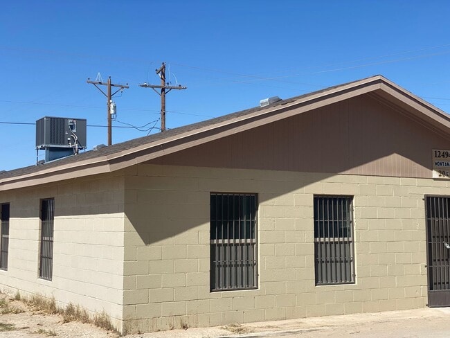 Building Photo - 2,400 sq. ft. Commercial Space – Prime Loc...