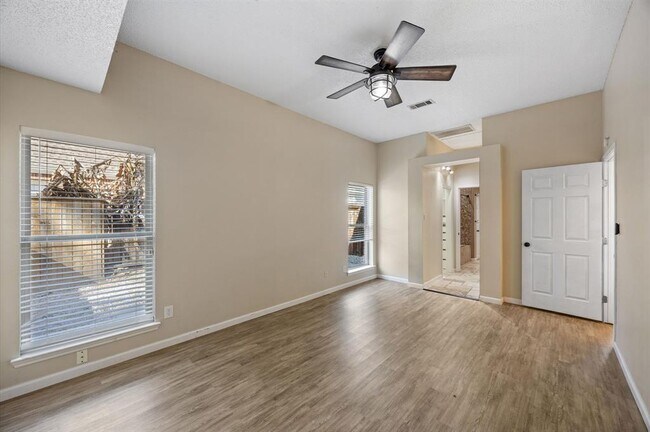 Building Photo - 8430 London Way Dr