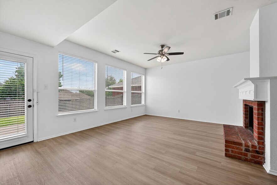 Building Photo - 2125 Elm Falls Pl