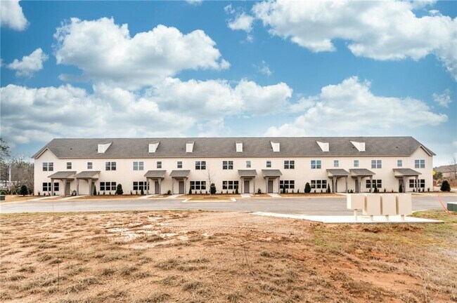 Building Photo - 3260 Academy Dr