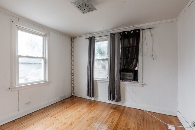 Building Photo - 6855 W Addison St