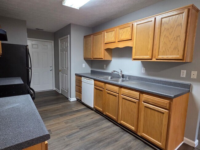 Building Photo - 171 Red Hawk Dr