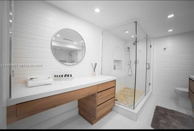 Building Photo - 5600 Collins Ave