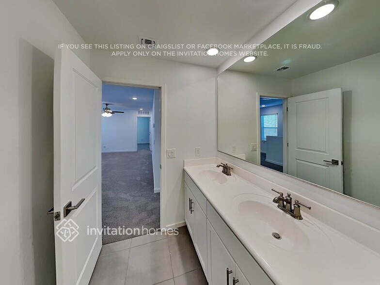 Building Photo - 40471 W Sunland Dr