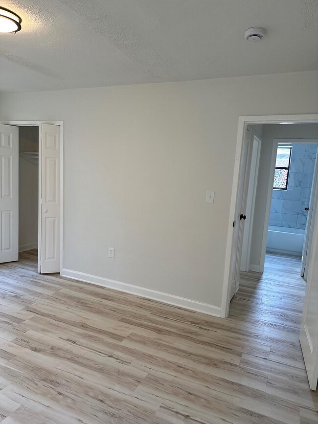 Building Photo - 3 Bed 1 Bath SW DC