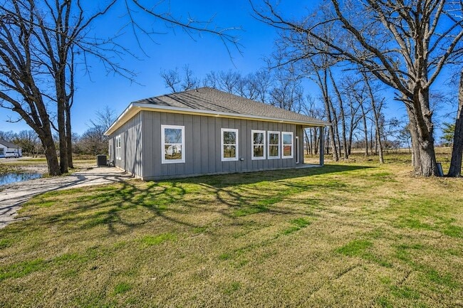 Building Photo - 202 Dover Dr