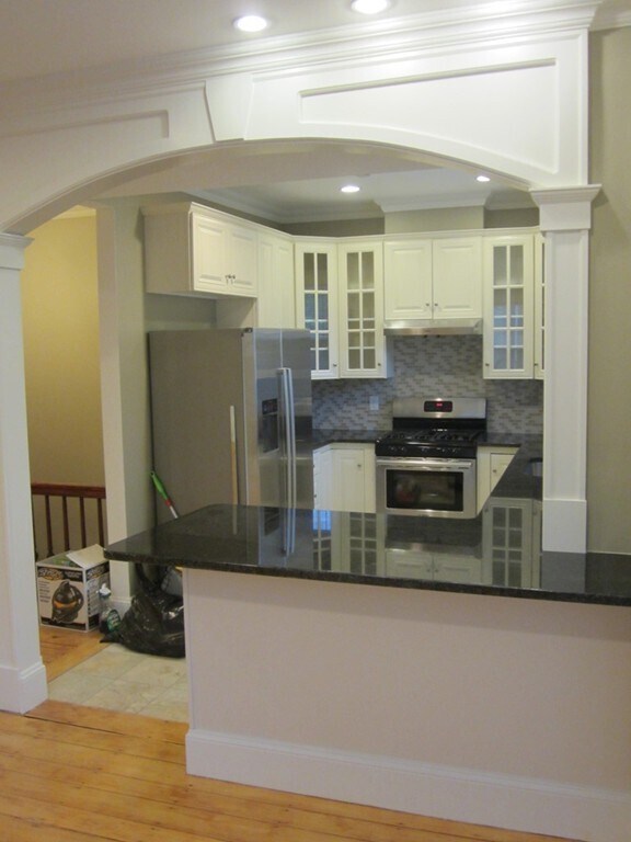 Building Photo - 6 Centre St