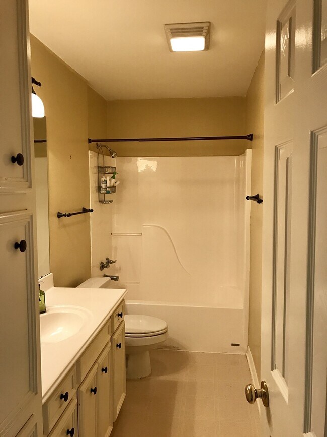 Building Photo - Beautiful home in Golden Meadows
