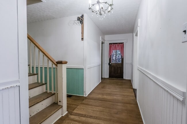 Building Photo - 329 Grayson St