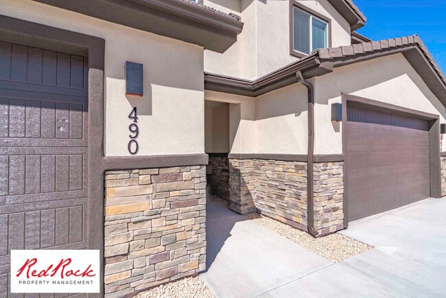 Building Photo - Modern 4-Bed Townhome in Hurricane Heights