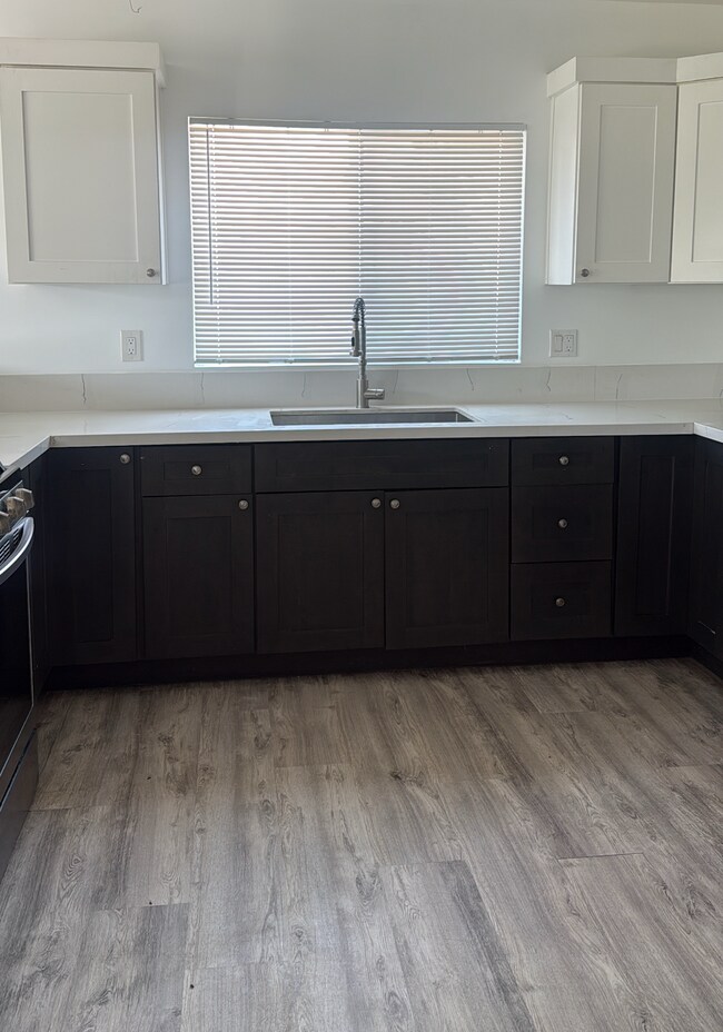 Building Photo - 4606 S Normandie Ave