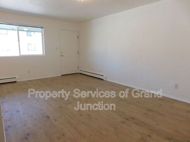 Building Photo - 3292 Lombardy Ln