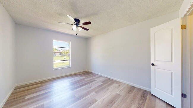 Building Photo - 10 Coral Reef Ct S