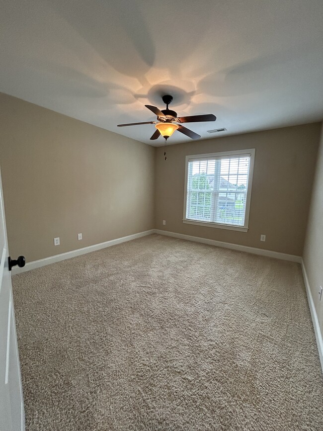 Building Photo - 1629 Brook Hollow Dr