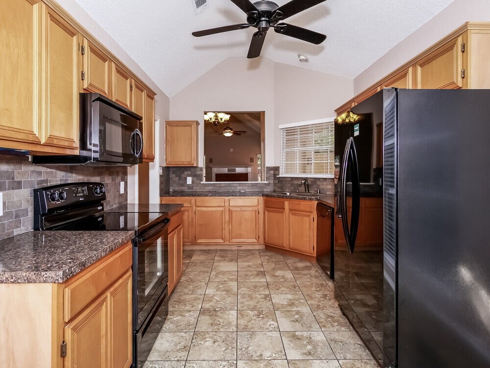 Building Photo - 952 Azalia Dr