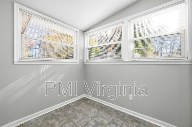 Building Photo - 308 Winchester Dr