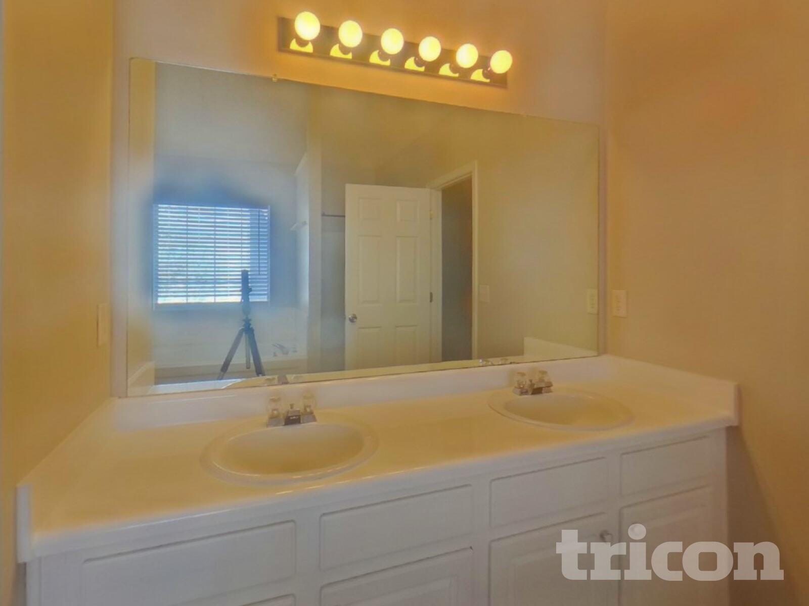 Building Photo - 12513 Lakeside Pkwy