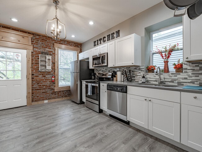 Building Photo - 3853 McRee Ave