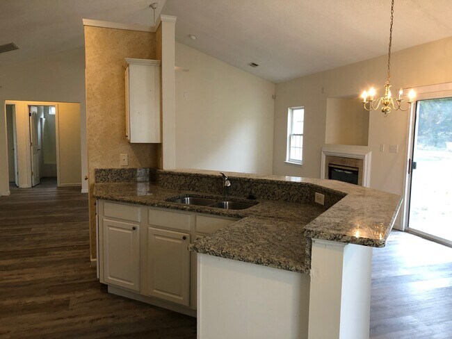 Building Photo - 12045 Evergreen Hollow Dr