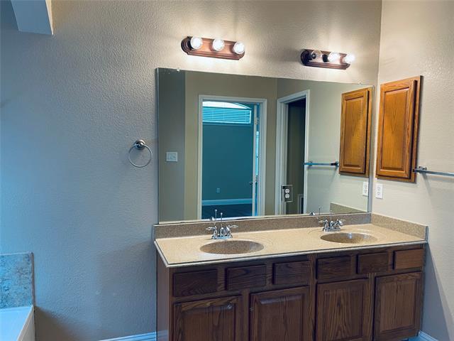 Building Photo - 3007 Pinecrest Dr