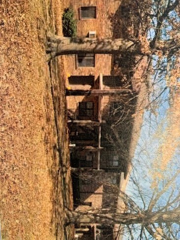 Building Photo - 15 Village Dr